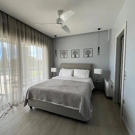 וילה Avithos Blue סבורונטה